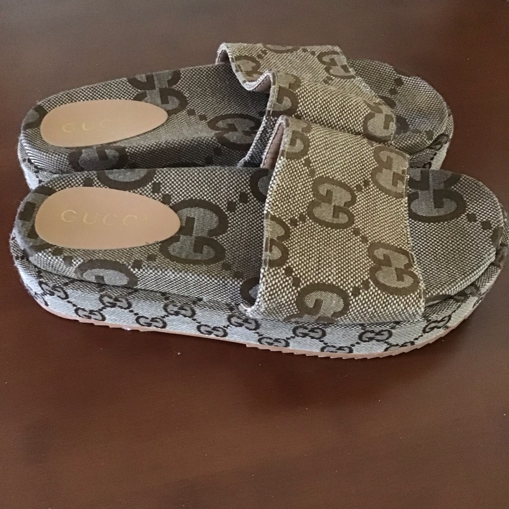 Gucci monogram platform slides Sz 40 US 9.5/10 - Picture 2 of 8